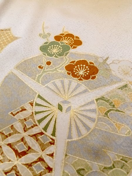 画像11: N1127C 女性用訪問着  シルク(正絹) 光沢のある淡い茶色, 菊 【中古】【USED】【リサイクル】 ★★★☆☆【N1127C】 (11)