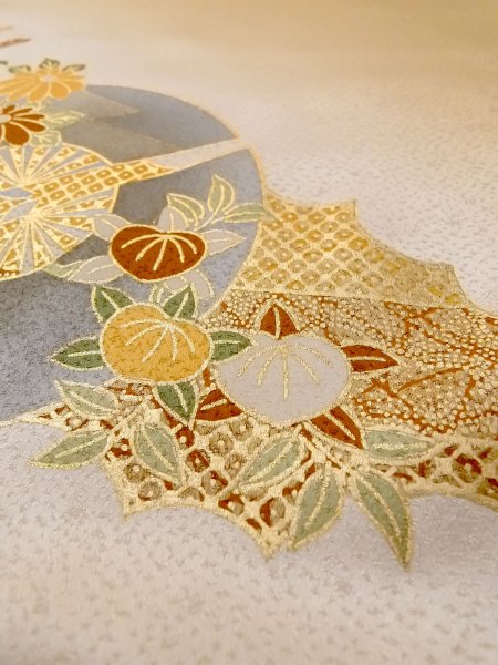 画像12: N1127C 女性用訪問着  シルク(正絹) 光沢のある淡い茶色, 菊 【中古】【USED】【リサイクル】 ★★★☆☆【N1127C】 (12)