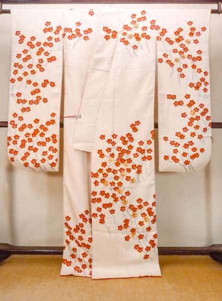 画像3: N1127D 女性用振袖  シルク（正絹） 淡い桃色, 梅 【中古】【USED】【リサイクル】 ★★★☆☆【N1127D】 (3)