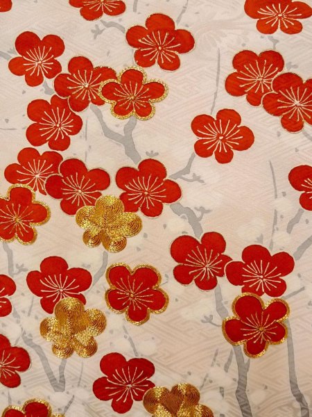 画像11: N1127D 女性用振袖  シルク（正絹） 淡い桃色, 梅 【中古】【USED】【リサイクル】 ★★★☆☆【N1127D】 (11)