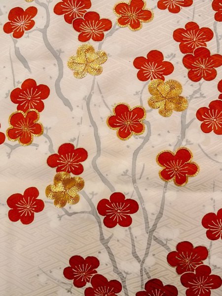 画像12: N1127D 女性用振袖  シルク（正絹） 淡い桃色, 梅 【中古】【USED】【リサイクル】 ★★★☆☆【N1127D】 (12)