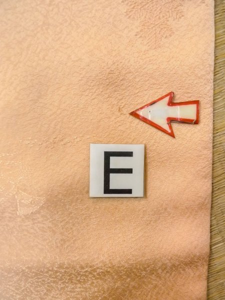 画像19: N1210D 女性用色無地  シルク(正絹) 淡い橙色, 抽象的模様 【中古】【USED】【リサイクル】 ★★★☆☆【N1210D】 (19)