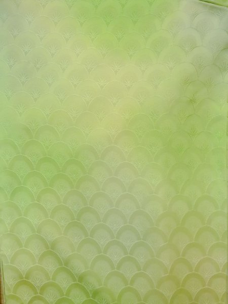 画像3: N1210F 女性用色無地  シルク(正絹) 薄い黄緑色, ぼかし 【中古】【USED】【リサイクル】 ★★☆☆☆【N1210F】 (3)