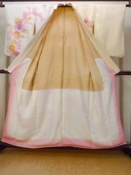 画像2: N1210K 女性用訪問着  シルク（正絹） 薄いアイボリー, 椿 【中古】【USED】【リサイクル】 ★★★☆☆【N1210K】 (2)