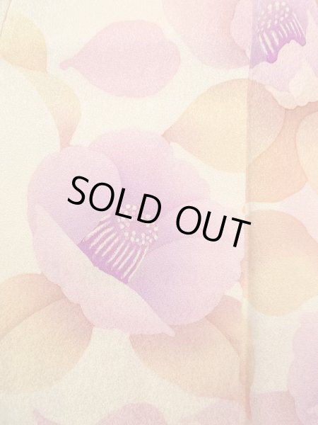 画像6: N1210K 女性用訪問着  シルク（正絹） 薄いアイボリー, 椿 【中古】【USED】【リサイクル】 ★★★☆☆【N1210K】 (6)