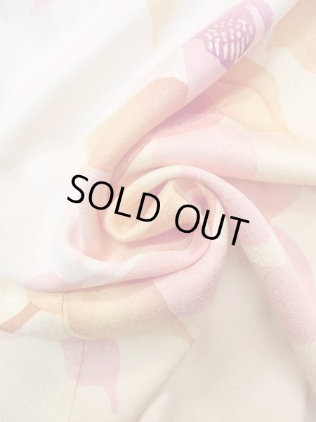 画像16: N1210K 女性用訪問着  シルク（正絹） 薄いアイボリー, 椿 【中古】【USED】【リサイクル】 ★★★☆☆【N1210K】 (16)