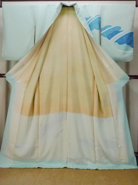 画像2: N1210M 女性用付下げ  シルク(正絹) 淡い水色, 雲 【中古】【USED】【リサイクル】 ★★★☆☆【N1210M】 (2)