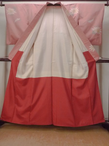 画像2: N1210P 女性用紬  シルク(正絹) 淡い珊瑚色, 菊 【中古】【USED】【リサイクル】 ★★☆☆☆【N1210P】 (2)