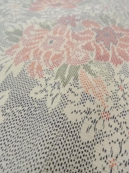 画像8: N1210S 女性用紬  シルク(正絹) 淡いマルチカラー, 花 【中古】【USED】【リサイクル】 ★★★☆☆【N1210S】 (8)