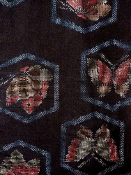 画像3: N1210X 女性用紬  シルク(正絹) 黒, 蝶々 【中古】【USED】【リサイクル】 ★★★☆☆【N1210X】 (3)