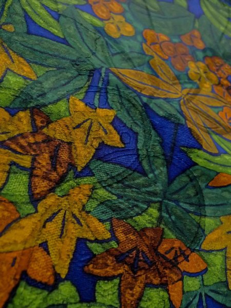 画像8: N1211A 女性用小紋  シルク(正絹) 深い紺, 梅 【中古】【USED】【リサイクル】 ★★★☆☆【N1211A】 (8)