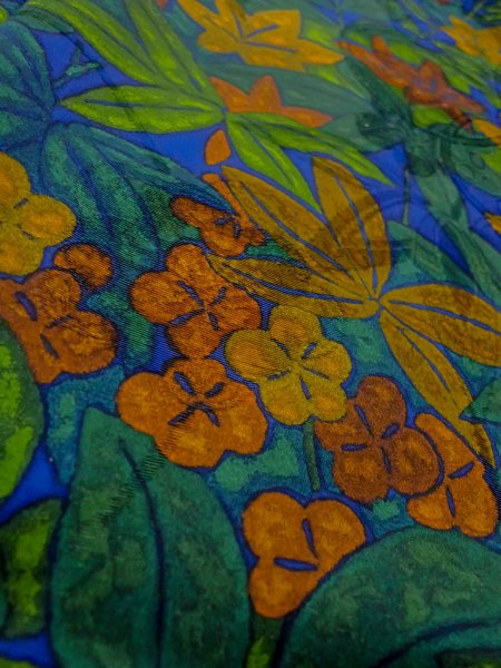 画像9: N1211A 女性用小紋  シルク(正絹) 深い紺, 梅 【中古】【USED】【リサイクル】 ★★★☆☆【N1211A】 (9)