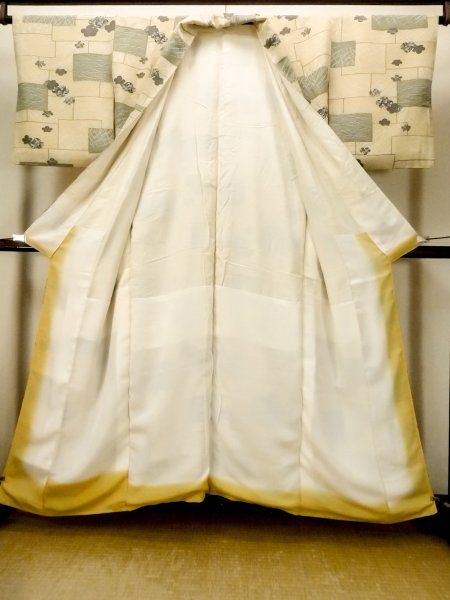 画像2: N1211C 女性用小紋  シルク(正絹) 灰色がかった黄色, 菊 【中古】【USED】【リサイクル】 ★★★★☆【N1211C】 (2)