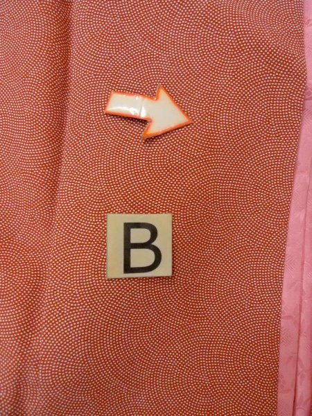 画像16: N1211E 女性用小紋 江戸小紋 シルク(正絹) 朱赤, 青海波 【中古】【USED】【リサイクル】 ★★☆☆☆【N1211E】 (16)