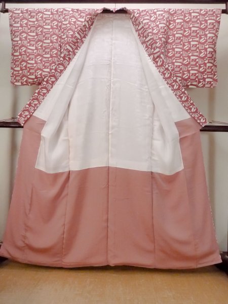 画像2: N1211H 女性用小紋  シルク(正絹) 灰色がかった赤色, 幾何学模様 【中古】【USED】【リサイクル】 ★★★☆☆【N1211H】 (2)