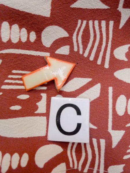 画像16: N1211H 女性用小紋  シルク(正絹) 灰色がかった赤色, 幾何学模様 【中古】【USED】【リサイクル】 ★★★☆☆【N1211H】 (16)