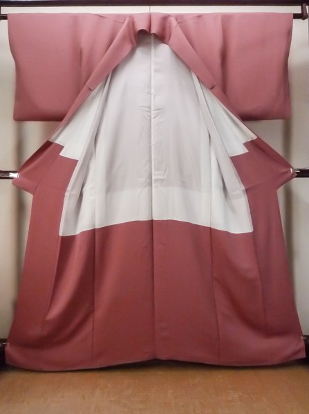 画像2: O0117E 女性用色無地  シルク(正絹) 赤み珊瑚色,  【中古】【USED】【リサイクル】 ★★★☆☆【O0117E】 (2)