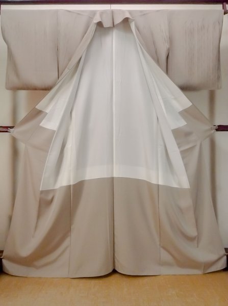 画像2: O0117O 女性用色無地  シルク(正絹) 淡い茶色み灰色,  【中古】【USED】【リサイクル】 ★★★☆☆【O0117O】 (2)