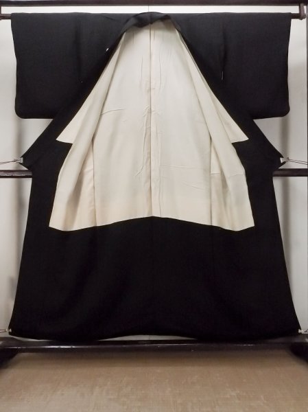 画像2: O0117T 女性用喪服  シルク(正絹) 黒,  【中古】【USED】【リサイクル】 ★★★☆☆【O0117T】 (2)