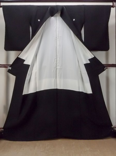 画像2: O0117W 女性用喪服  シルク(正絹) 黒,  【中古】【USED】【リサイクル】 ★★★☆☆【O0117W】 (2)