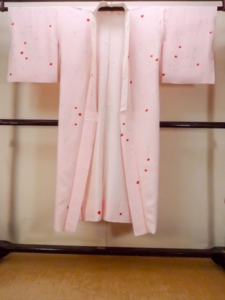 画像1: O0124K 女性用襦袢  シルク（正絹） 淡い桃色, 小さな点々 【中古】【USED】【リサイクル】 ★★★★☆【O0124K】 (1)