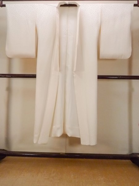画像1: O0124M 女性用襦袢  シルク（正絹） オフ　ホワイト,  【中古】【USED】【リサイクル】 ★★★★☆【O0124M】 (1)