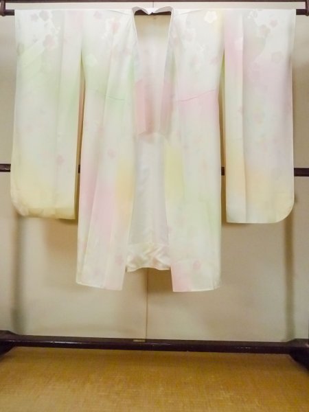 画像1: O0124W 女性用襦袢  シルク（正絹） 光沢のあるアイボリー, 花 【中古】【USED】【リサイクル】 ★★★☆☆【O0124W】 (1)