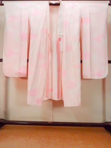 画像1: O0125B 女性用襦袢  シルク（正絹） 淡い桃色, 菊 【中古】【USED】【リサイクル】 ★★★☆☆【O0125B】 (1)
