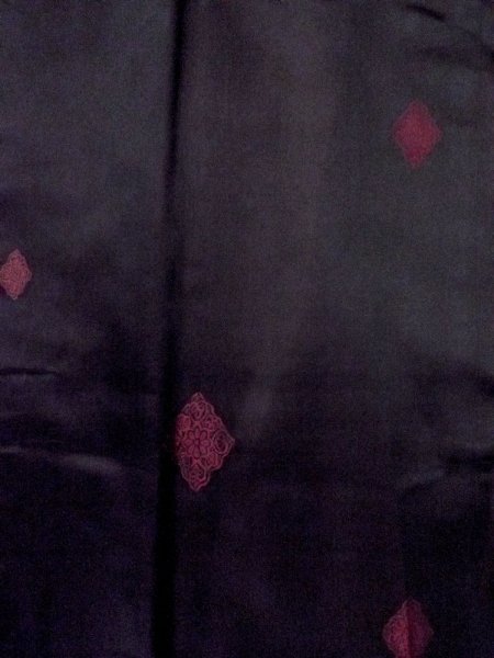 画像3: O0131A 女性用道行  シルク（正絹） 黒, 菊 【中古】【USED】【リサイクル】 ★★★☆☆【O0131A】 (3)