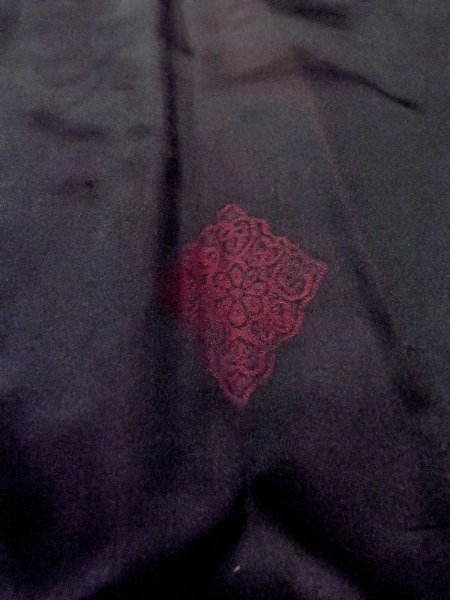 画像9: O0131A 女性用道行  シルク（正絹） 黒, 菊 【中古】【USED】【リサイクル】 ★★★☆☆【O0131A】 (9)