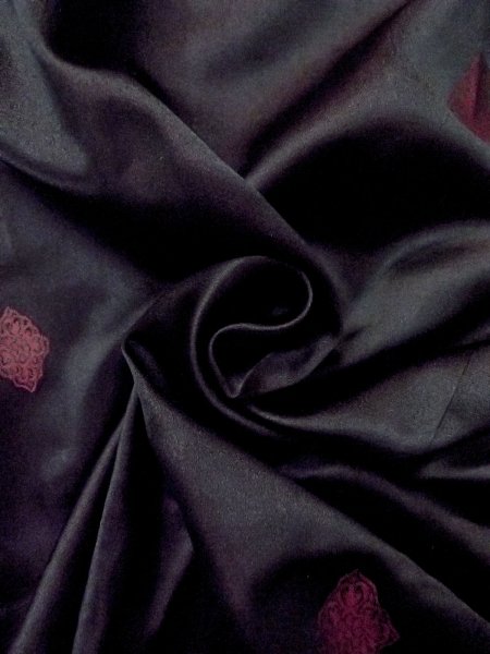 画像11: O0131A 女性用道行  シルク（正絹） 黒, 菊 【中古】【USED】【リサイクル】 ★★★☆☆【O0131A】 (11)