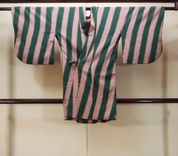 画像1: O0131H 女性用道中着  シルク（正絹） 淡い灰色がかった桃色, 縞 【中古】【USED】【リサイクル】 ★☆☆☆☆【O0131H】 (1)