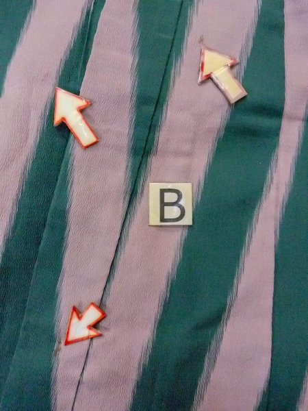 画像15: O0131H 女性用道中着  シルク（正絹） 淡い灰色がかった桃色, 縞 【中古】【USED】【リサイクル】 ★☆☆☆☆【O0131H】 (15)