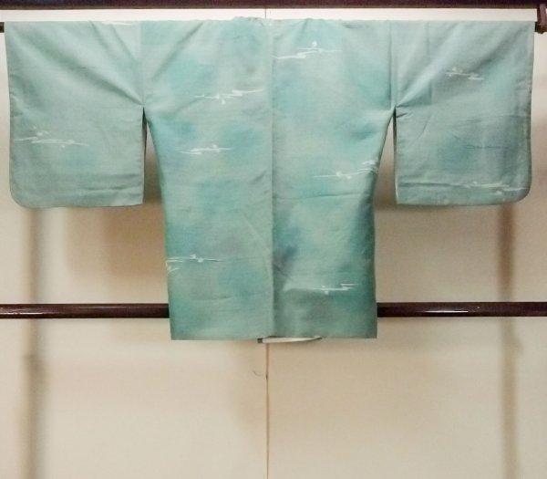 画像2: O0131K 女性用道中着  シルク（正絹） 灰色がかった水色, 抽象的模様 【中古】【USED】【リサイクル】 ★★★☆☆【O0131K】 (2)