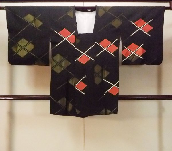 画像1: O0131N 女性用道行  シルク（正絹） 黒, 菱 【中古】【USED】【リサイクル】 ★★★★☆【O0131N】 (1)