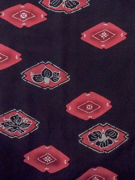 画像4: O0131O 女性用道行  シルク（正絹） 黒, 花 【中古】【USED】【リサイクル】 ★★★☆☆【O0131O】 (4)