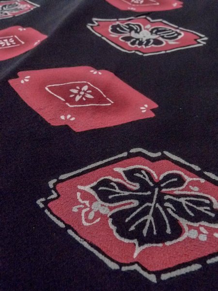 画像8: O0131O 女性用道行  シルク（正絹） 黒, 花 【中古】【USED】【リサイクル】 ★★★☆☆【O0131O】 (8)