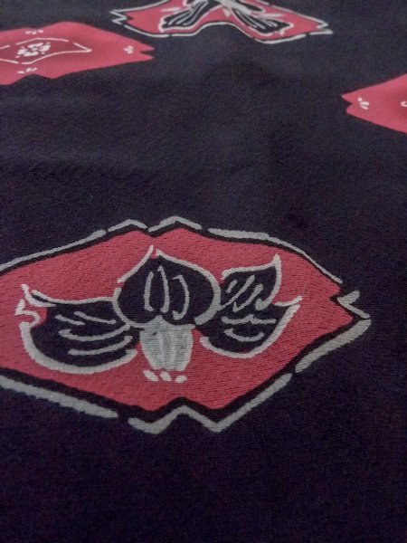 画像9: O0131O 女性用道行  シルク（正絹） 黒, 花 【中古】【USED】【リサイクル】 ★★★☆☆【O0131O】 (9)