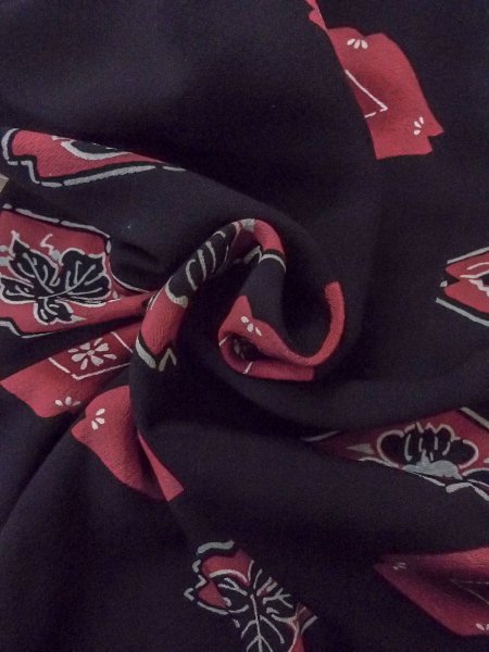 画像12: O0131O 女性用道行  シルク（正絹） 黒, 花 【中古】【USED】【リサイクル】 ★★★☆☆【O0131O】 (12)