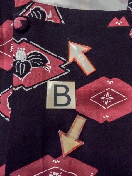 画像15: O0131O 女性用道行  シルク（正絹） 黒, 花 【中古】【USED】【リサイクル】 ★★★☆☆【O0131O】 (15)