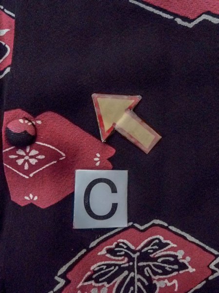 画像16: O0131O 女性用道行  シルク（正絹） 黒, 花 【中古】【USED】【リサイクル】 ★★★☆☆【O0131O】 (16)