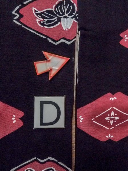 画像17: O0131O 女性用道行  シルク（正絹） 黒, 花 【中古】【USED】【リサイクル】 ★★★☆☆【O0131O】 (17)