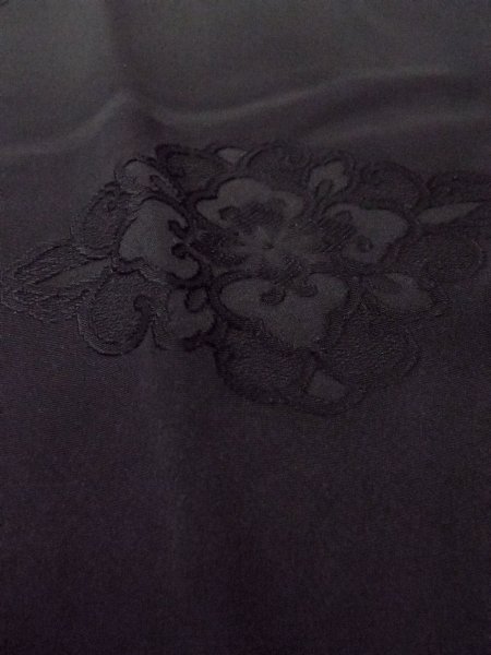 画像10: O0131X 女性用道行  シルク（正絹） 黒, 唐花 【中古】【USED】【リサイクル】 ★★★★☆【O0131X】 (10)