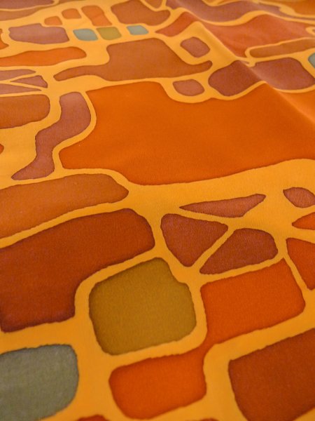 画像10: O0131Y 女性用道行  シルク（正絹） 薄い橙色, 抽象的模様 【中古】【USED】【リサイクル】 ★★★☆☆【O0131Y】 (10)