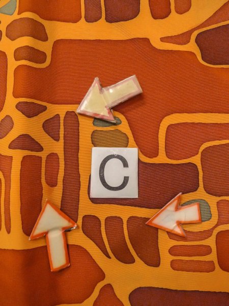 画像16: O0131Y 女性用道行  シルク（正絹） 薄い橙色, 抽象的模様 【中古】【USED】【リサイクル】 ★★★☆☆【O0131Y】 (16)