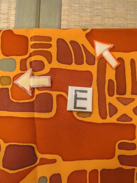 画像18: O0131Y 女性用道行  シルク（正絹） 薄い橙色, 抽象的模様 【中古】【USED】【リサイクル】 ★★★☆☆【O0131Y】 (18)