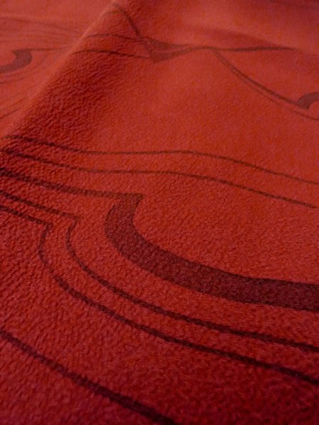 画像8: O0201A 女性用道行  シルク（正絹） 深い赤色, 抽象的模様 【中古】【USED】【リサイクル】 ★★★★☆【O0201A】 (8)