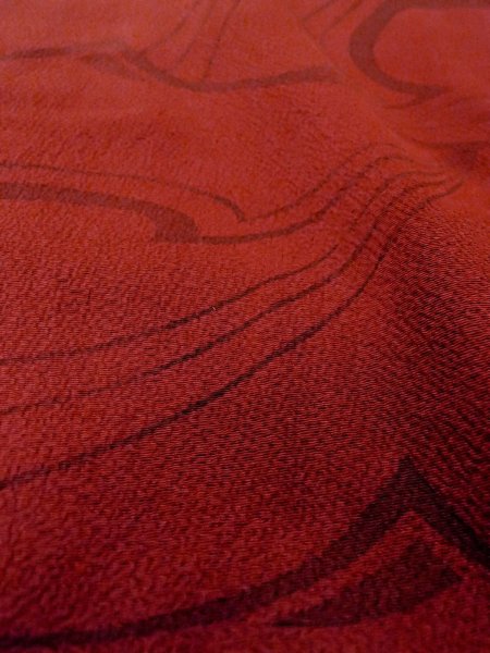 画像10: O0201A 女性用道行  シルク（正絹） 深い赤色, 抽象的模様 【中古】【USED】【リサイクル】 ★★★★☆【O0201A】 (10)