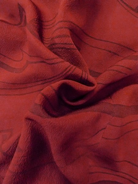 画像11: O0201A 女性用道行  シルク（正絹） 深い赤色, 抽象的模様 【中古】【USED】【リサイクル】 ★★★★☆【O0201A】 (11)