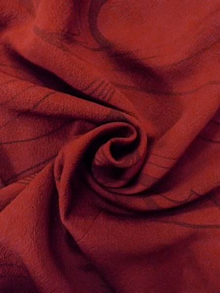 画像12: O0201A 女性用道行  シルク（正絹） 深い赤色, 抽象的模様 【中古】【USED】【リサイクル】 ★★★★☆【O0201A】 (12)